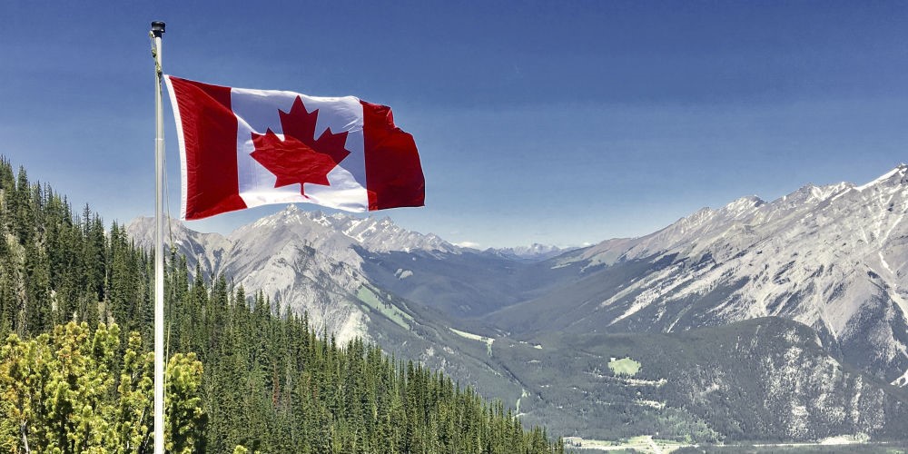 Outsourcing Customer Service: 4 Benefits of a Canadian Contact Center